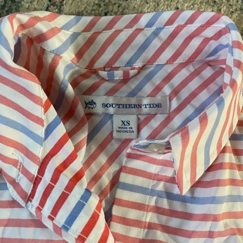 Southern Tide Emry Button down performance top - Picture 4 of 7